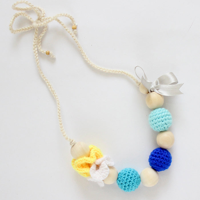 Collar de Lactancia Sadie Amarillo, Azules & Plateado